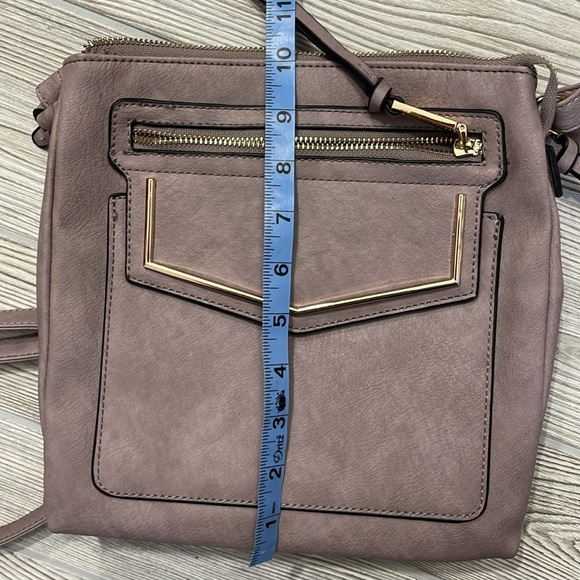 Massini Tan and Gold Crossbody Bag with Structured Design - Picture 10 of 12